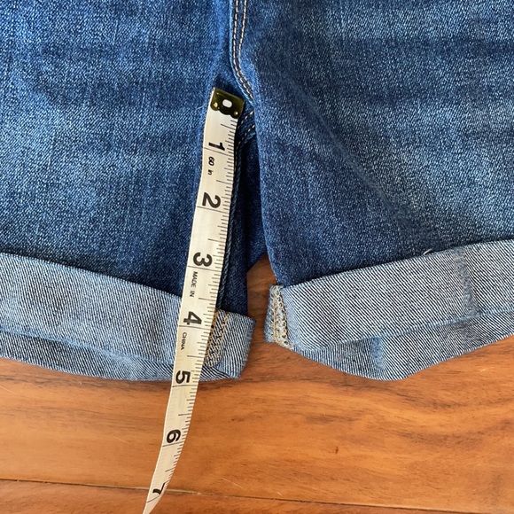 Classic Old Navy Shorts in Dark Wash, Size 6 - Picture 2 of 4